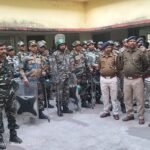 गढ़वा में होली से पहले पुलिस का फ्लैग मार्च, शांति और सौहार्द का संदेश