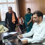 गढ़वा DC का ‘हंटर’: जनसुनवाई में सुनीं जनता की चीखें, भ्रष्ट कर्मियों और दबंगों की अब खैर नहीं!