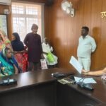 गढ़वा जनसुनवाई में उमड़ी भीड़ : उपायुक्त दिनेश यादव ने सुनीं सैकड़ों शिकायतें, अधिकारियों को सख्त कार्रवाई के निर्देश