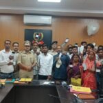 गढ़वा पुलिस की बड़ी सफलता: खोए हुए 39 मोबाइल बरामद कर मालिकों को लौटाए, SP ने साइबर सुरक्षा और नशामुक्ति का दिया संदेश