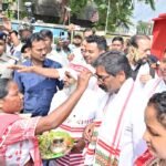 प्रकृति के आंगन में झूम उठा झारखंड : CM हेमंत सोरेन ने करमटोली और सिरमटोली में की सरहुल पूजा, मांदर बजाकर दिया विरासत बचाने का संदेश