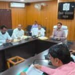 गढ़वा : शिक्षा व्यवस्था में लापरवाही पर उपायुक्त सख्त, खराब प्रदर्शन करने वाले अधिकारियों पर गिरेगी गाज