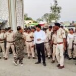 गढ़वा में रामनवमी पर सुरक्षा का ‘चक्रव्यूह’: SDM के नेतृत्व में सड़कों पर उतरा भारी पुलिस बल, उपद्रवियों को सीधी चेतावनी!