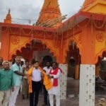 वादे के पक्के निकले DDC पशुपतिनाथ मिश्र : व्यस्तता के बाद भी मत्था टेकने पहुंचे चेचरिया संकटमोचन मंदिर, ग्रामीणों ने किया भव्य स्वागत