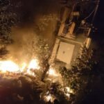 गढ़वा : कचरे की ‘चिंगारी’ ने शहर को किया अंधियारा, ट्रांसफार्मर धू-धू कर जला; नगर परिषद की लापरवाही पर उठे सवाल