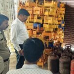 ​गढ़वा में गैस की कालाबाजारी पर बड़ा एक्शन : अर्ध-निर्मित भवन से 13 भरे एलपीजी सिलेंडर जब्त, परिसर सील